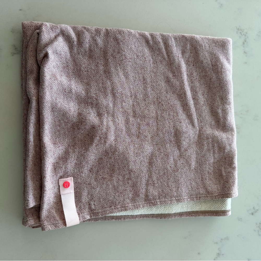 Lululemon — Vinyasa Scarf